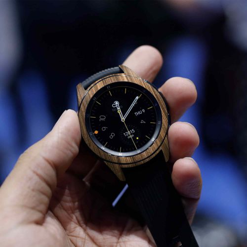 Samsung_Galaxy Watch 42mm_Light_Walnut_Wood_4